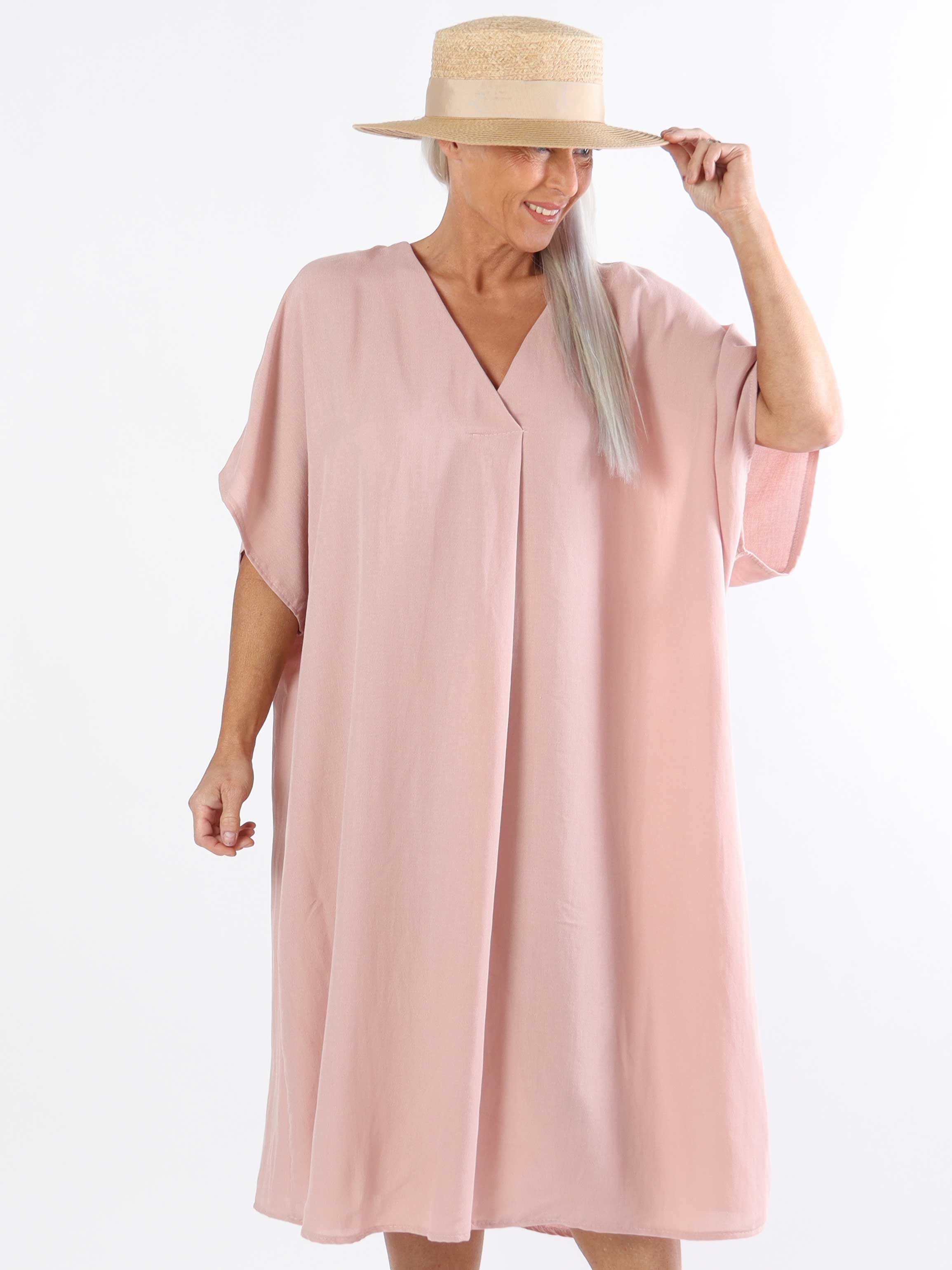 Astrid - Simpel plus size kjole med v-udskæring